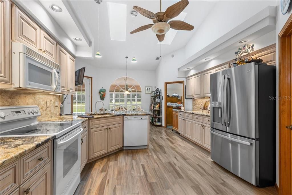 For Sale: $410,000 (3 beds, 2 baths, 2368 Square Feet)