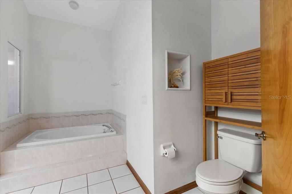 For Sale: $410,000 (3 beds, 2 baths, 2368 Square Feet)