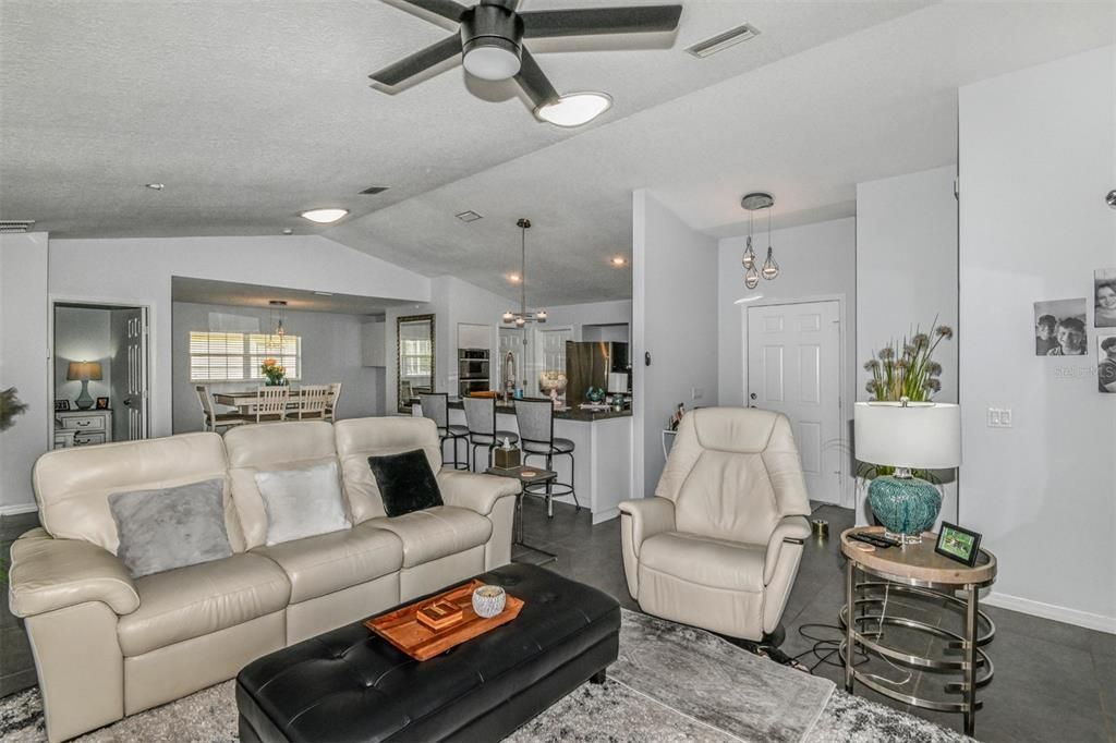 На продажу: $429,000 (3 спален, 2 ванн, 1791 Квадратных фут)