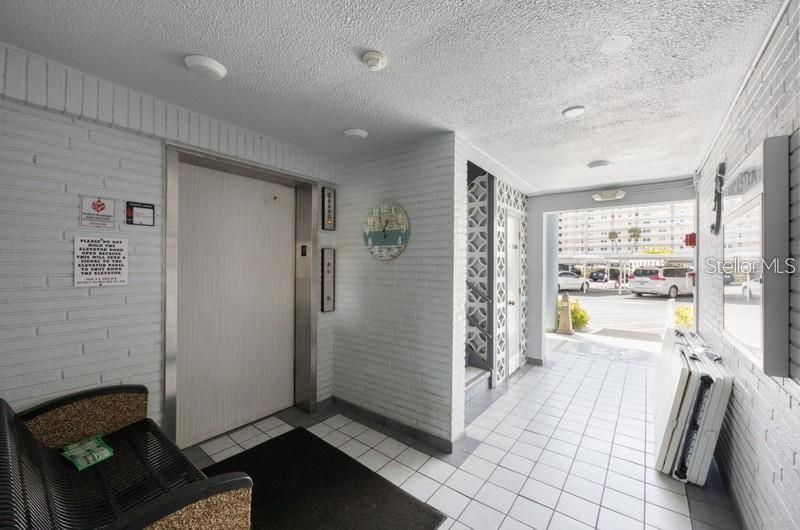 На продажу: $210,000 (2 спален, 2 ванн, 1250 Квадратных фут)