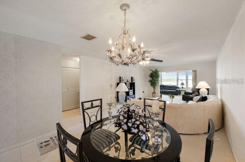 На продажу: $210,000 (2 спален, 2 ванн, 1250 Квадратных фут)