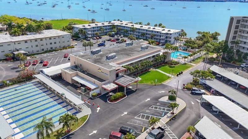 На продажу: $210,000 (2 спален, 2 ванн, 1250 Квадратных фут)