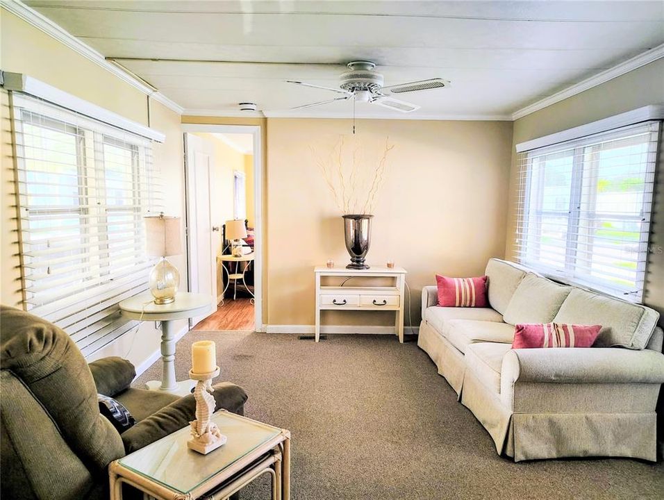 待售: $104,999 (2 贝兹, 1 浴室, 671 平方英尺)