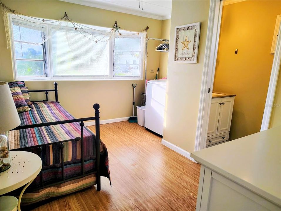 待售: $104,999 (2 贝兹, 1 浴室, 671 平方英尺)