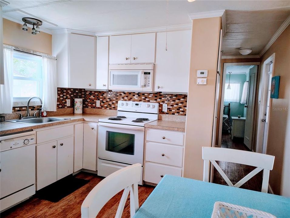 待售: $104,999 (2 贝兹, 1 浴室, 671 平方英尺)