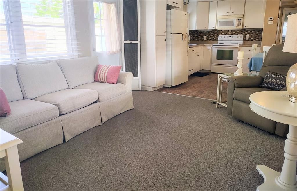 待售: $104,999 (2 贝兹, 1 浴室, 671 平方英尺)