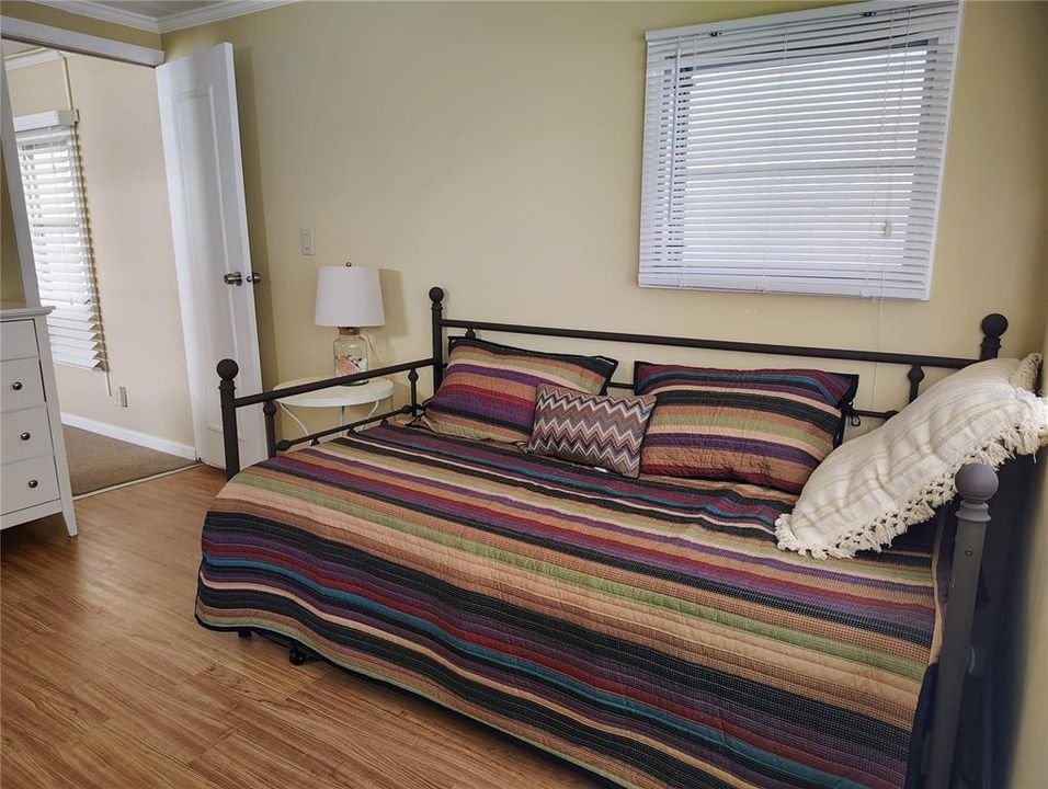 待售: $104,999 (2 贝兹, 1 浴室, 671 平方英尺)