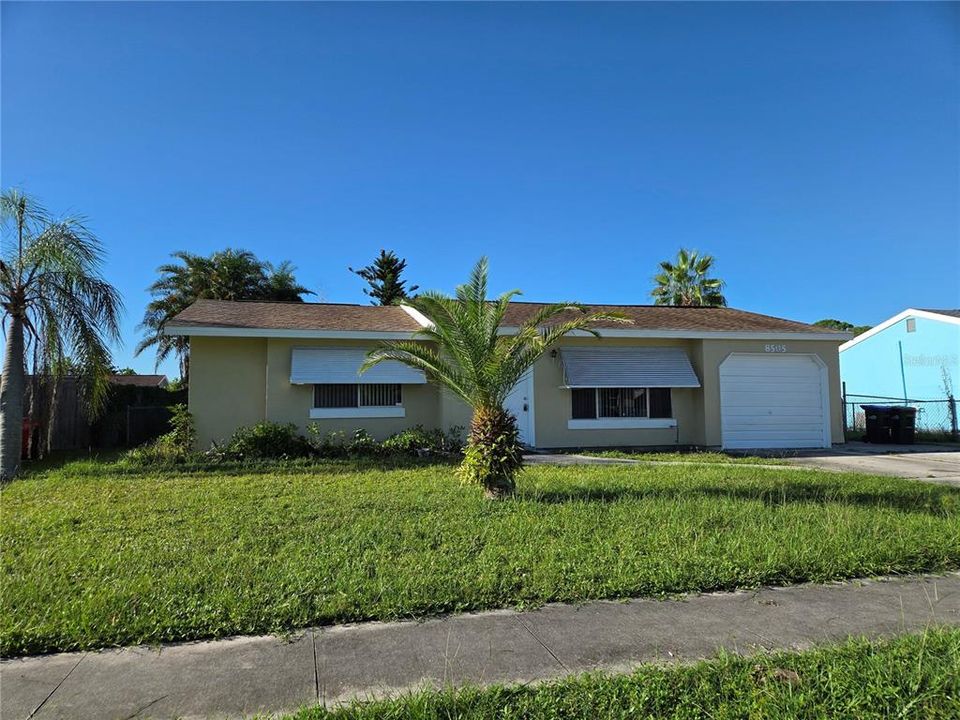 Active With Contract: $1,450 (2 beds, 1 baths, 953 Square Feet)