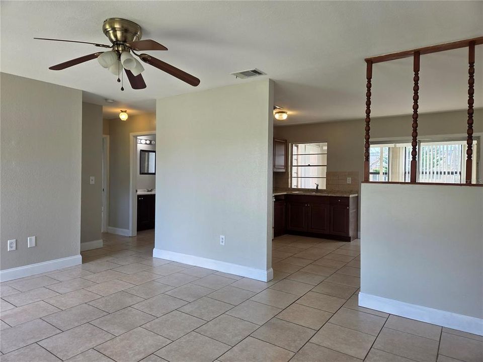 Active With Contract: $1,450 (2 beds, 1 baths, 953 Square Feet)