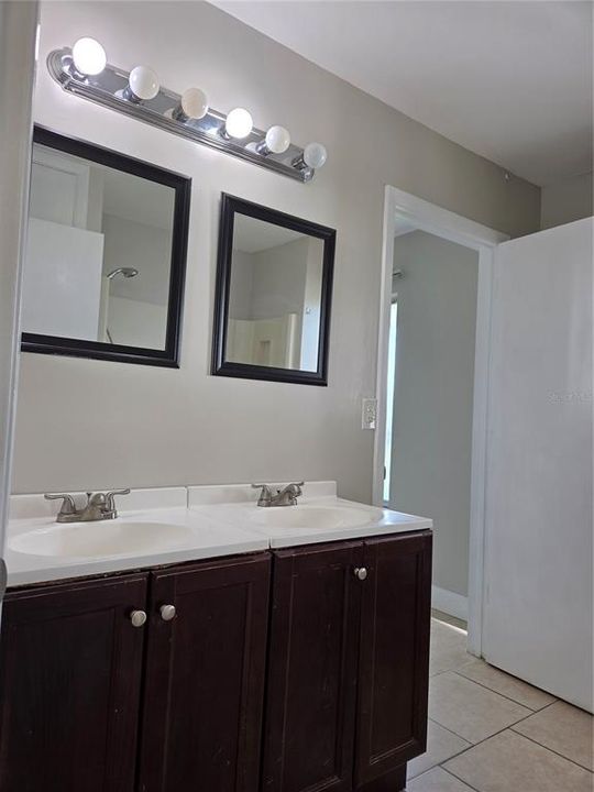 Active With Contract: $1,450 (2 beds, 1 baths, 953 Square Feet)