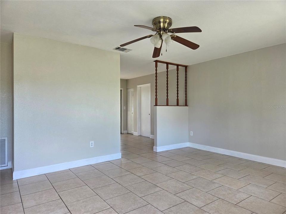 Active With Contract: $1,450 (2 beds, 1 baths, 953 Square Feet)