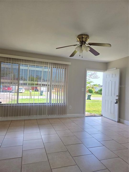 Active With Contract: $1,450 (2 beds, 1 baths, 953 Square Feet)