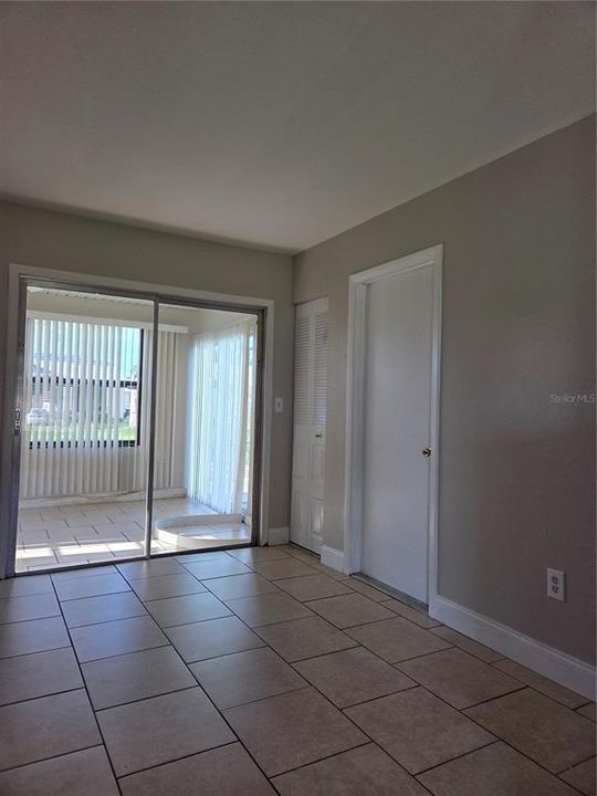 Active With Contract: $1,450 (2 beds, 1 baths, 953 Square Feet)