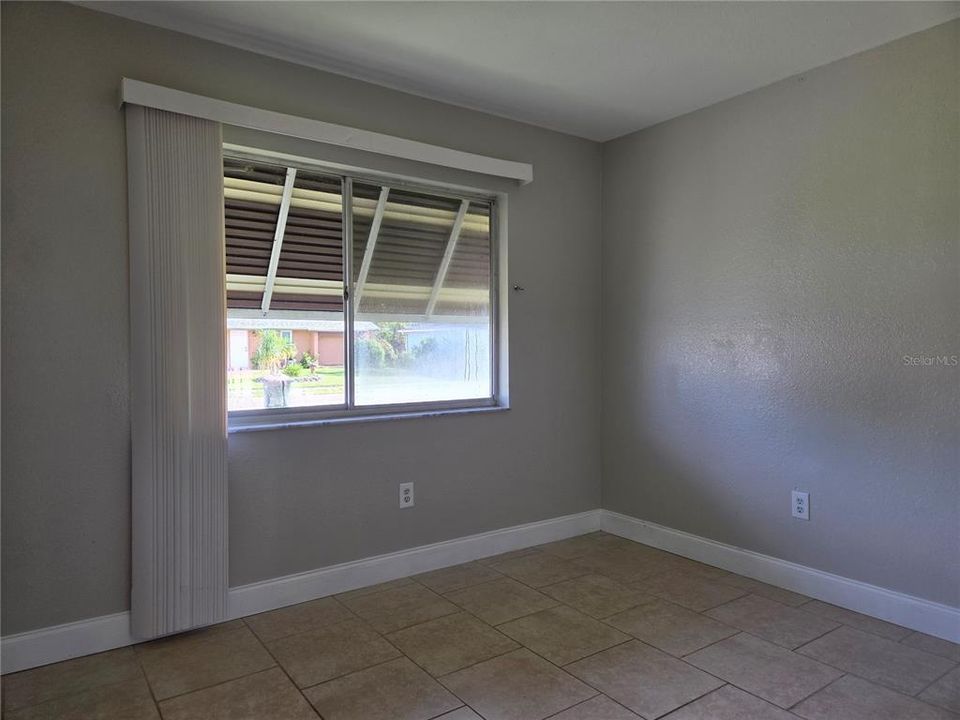 Active With Contract: $1,450 (2 beds, 1 baths, 953 Square Feet)