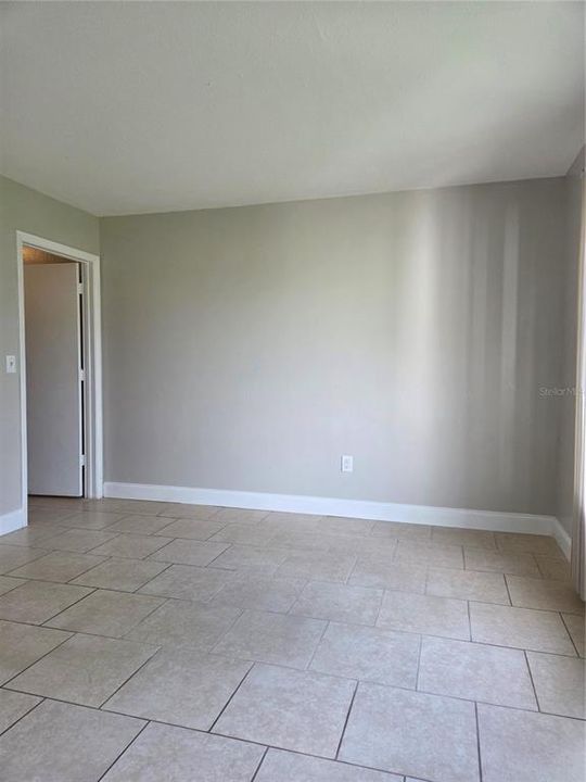 Active With Contract: $1,450 (2 beds, 1 baths, 953 Square Feet)