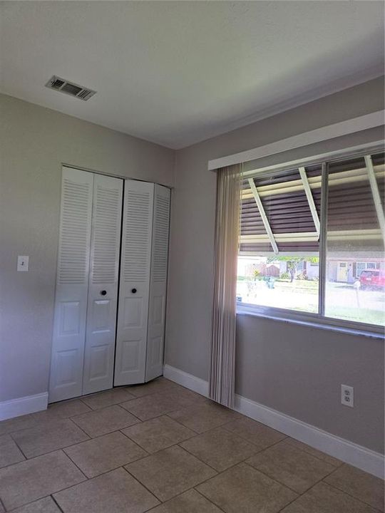 Active With Contract: $1,450 (2 beds, 1 baths, 953 Square Feet)