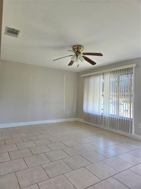 Active With Contract: $1,450 (2 beds, 1 baths, 953 Square Feet)