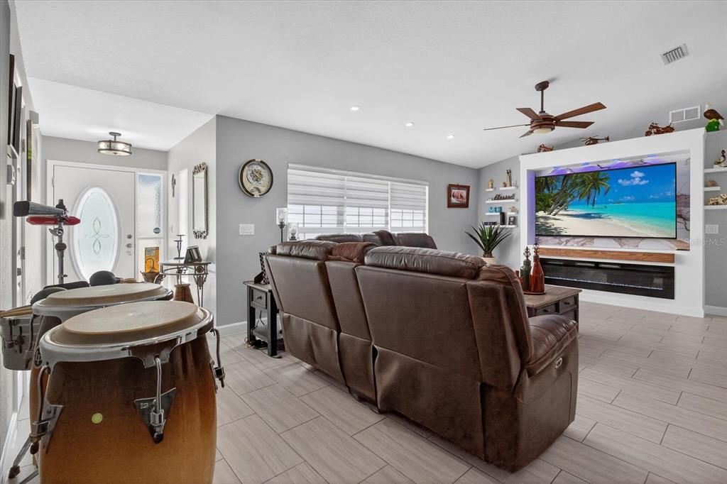 待售: $569,000 (3 贝兹, 2 浴室, 1651 平方英尺)