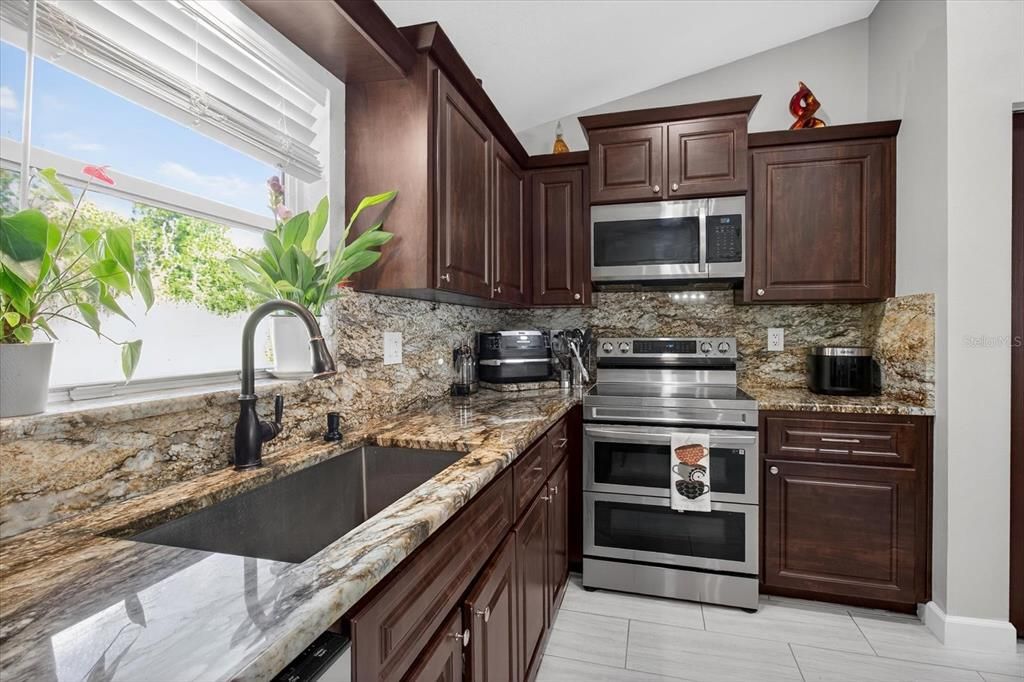 待售: $569,000 (3 贝兹, 2 浴室, 1651 平方英尺)