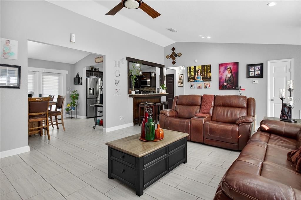 待售: $569,000 (3 贝兹, 2 浴室, 1651 平方英尺)