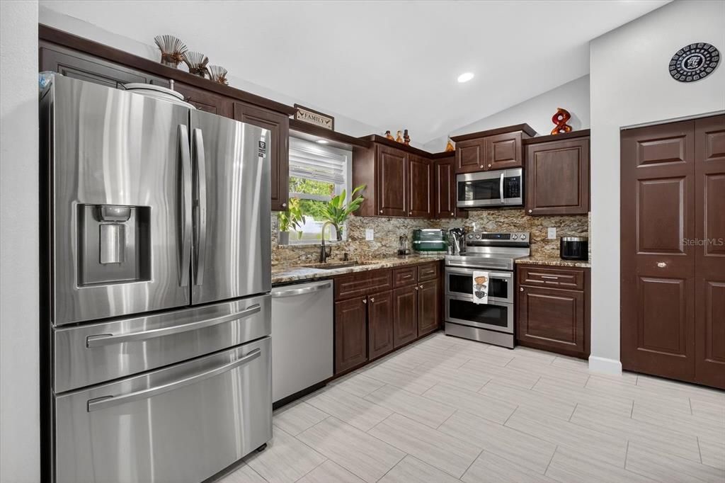 待售: $569,000 (3 贝兹, 2 浴室, 1651 平方英尺)