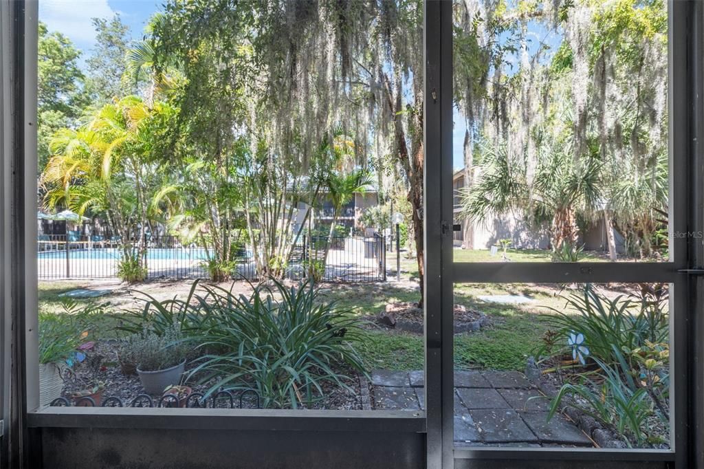 For Sale: $124,900 (2 beds, 1 baths, 1085 Square Feet)