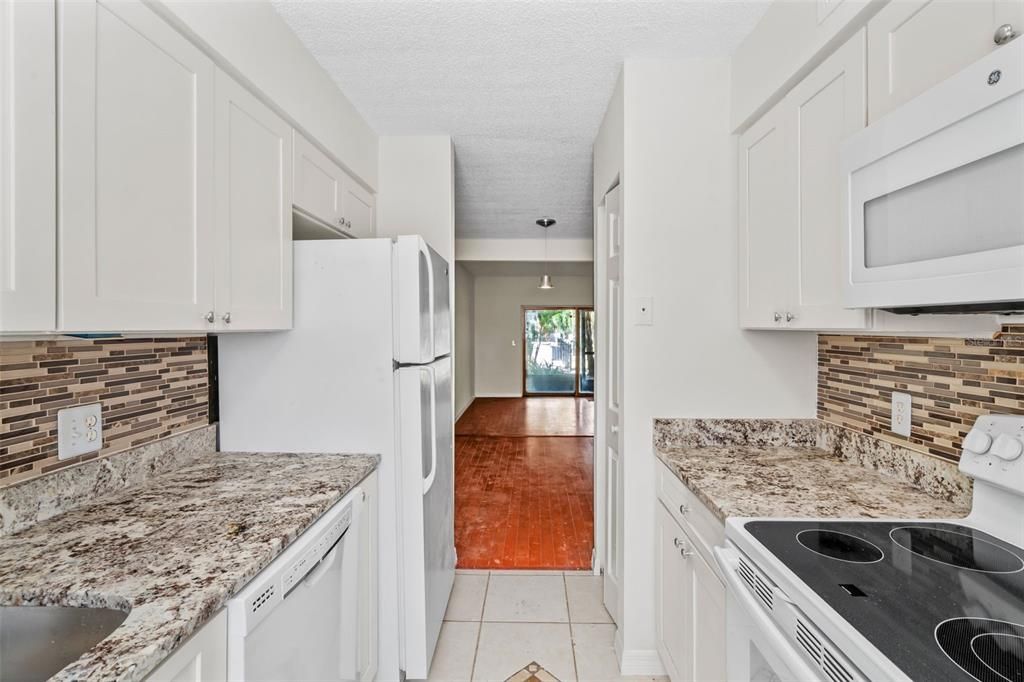 For Sale: $124,900 (2 beds, 1 baths, 1085 Square Feet)