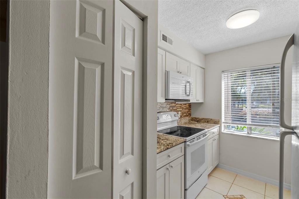 For Sale: $124,900 (2 beds, 1 baths, 1085 Square Feet)