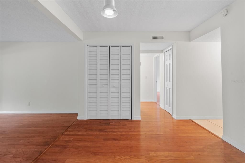 For Sale: $124,900 (2 beds, 1 baths, 1085 Square Feet)