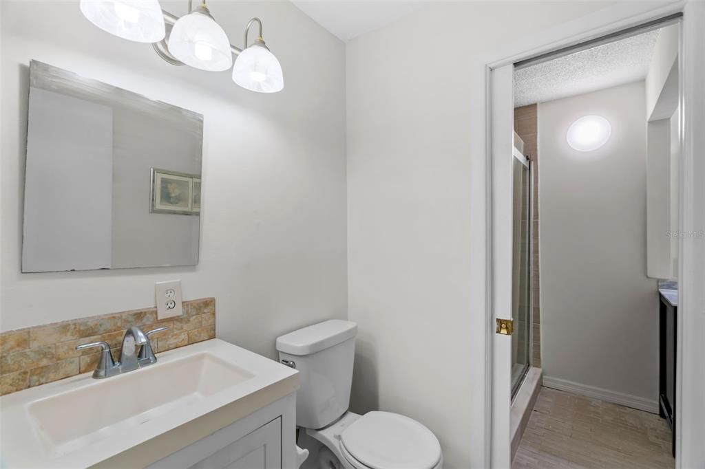 For Sale: $124,900 (2 beds, 1 baths, 1085 Square Feet)