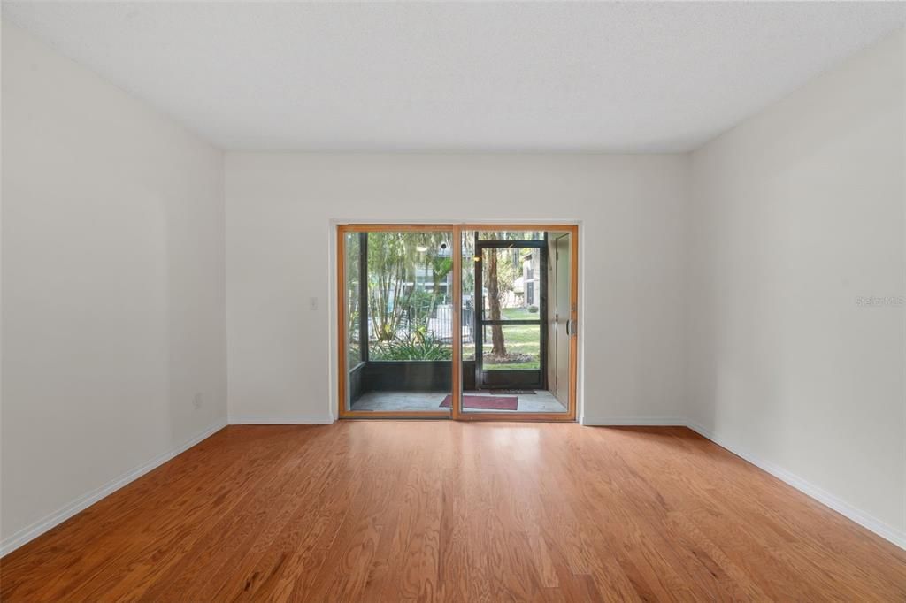 For Sale: $124,900 (2 beds, 1 baths, 1085 Square Feet)