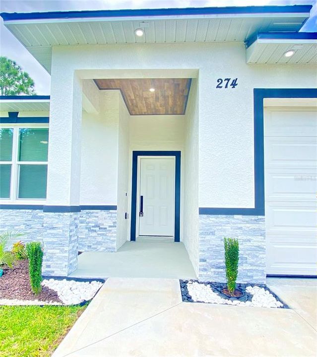 Active With Contract: $359,900 (3 beds, 2 baths, 1613 Square Feet)