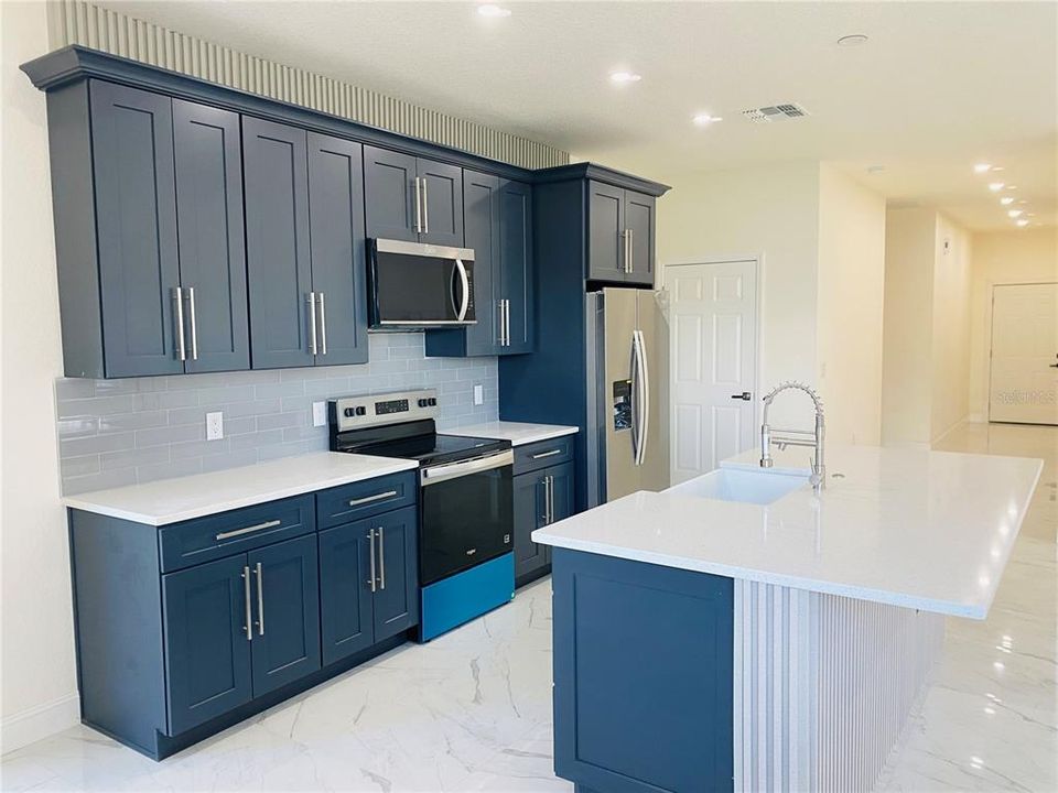 Active With Contract: $359,900 (3 beds, 2 baths, 1613 Square Feet)