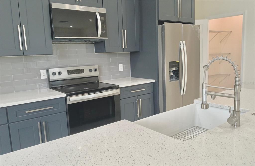 Active With Contract: $359,900 (3 beds, 2 baths, 1613 Square Feet)