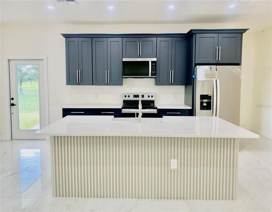 Active With Contract: $359,900 (3 beds, 2 baths, 1613 Square Feet)