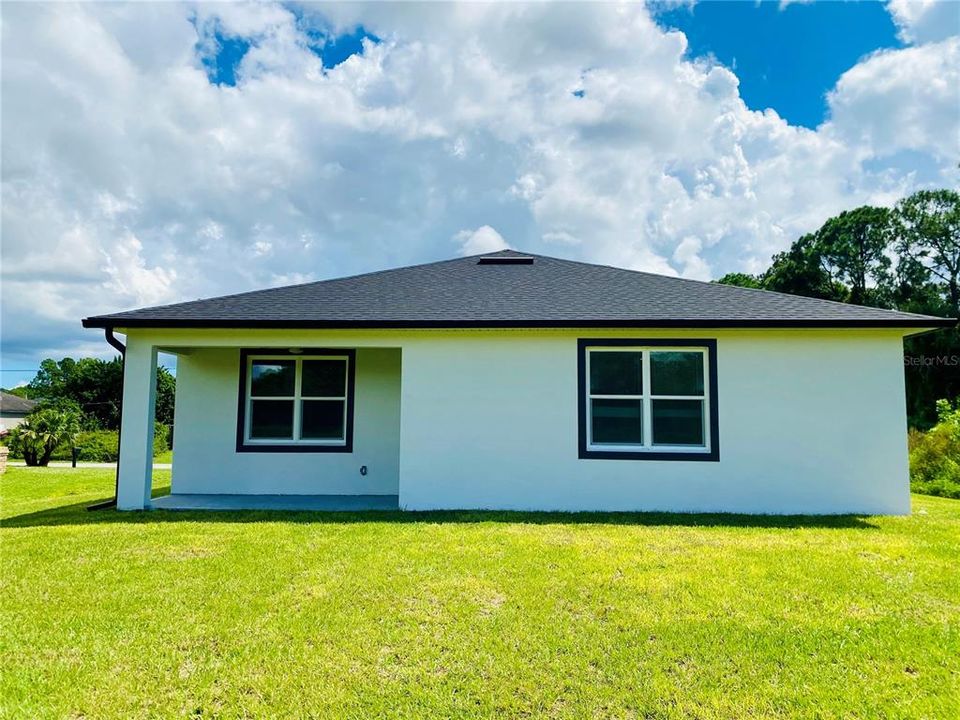 Active With Contract: $359,900 (3 beds, 2 baths, 1613 Square Feet)