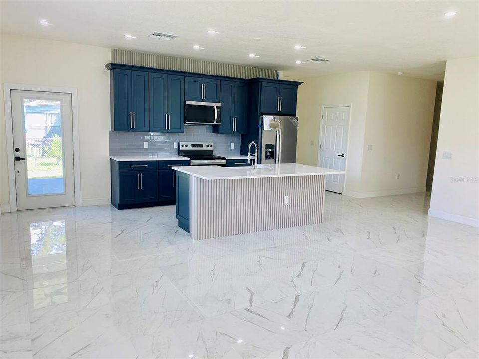 Active With Contract: $359,900 (3 beds, 2 baths, 1613 Square Feet)