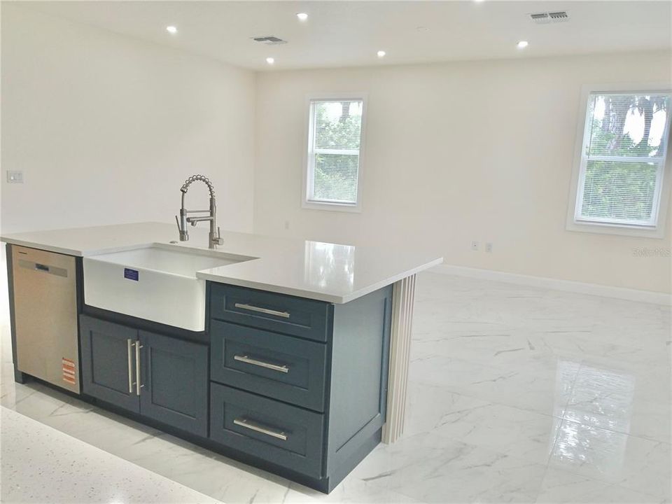 Active With Contract: $359,900 (3 beds, 2 baths, 1613 Square Feet)