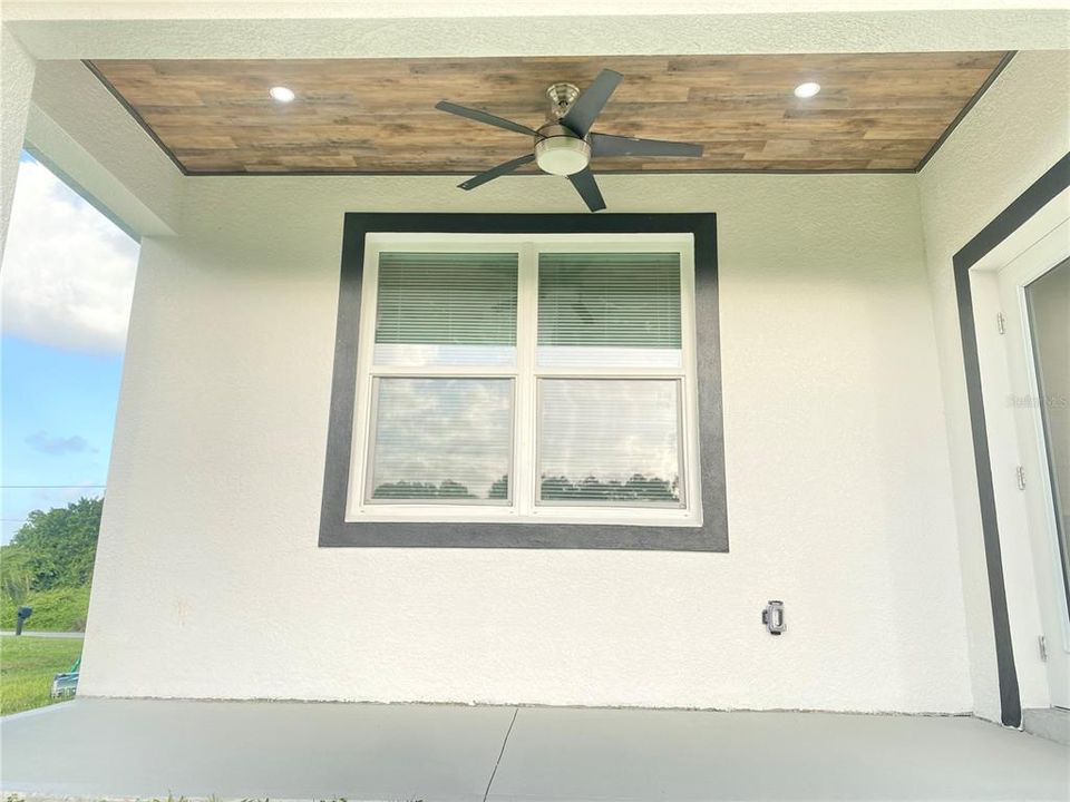 Active With Contract: $359,900 (3 beds, 2 baths, 1613 Square Feet)