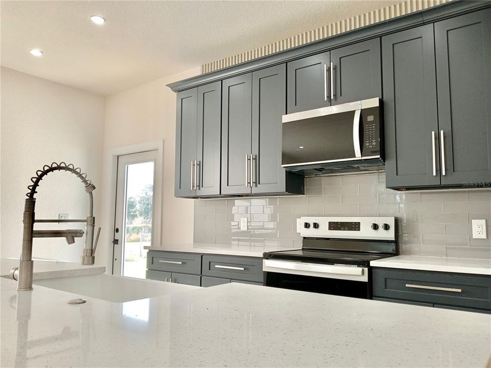 Active With Contract: $359,900 (3 beds, 2 baths, 1613 Square Feet)