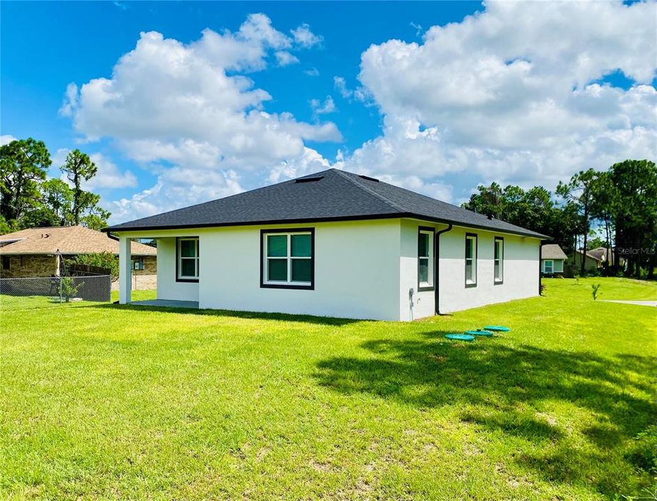 Active With Contract: $359,900 (3 beds, 2 baths, 1613 Square Feet)