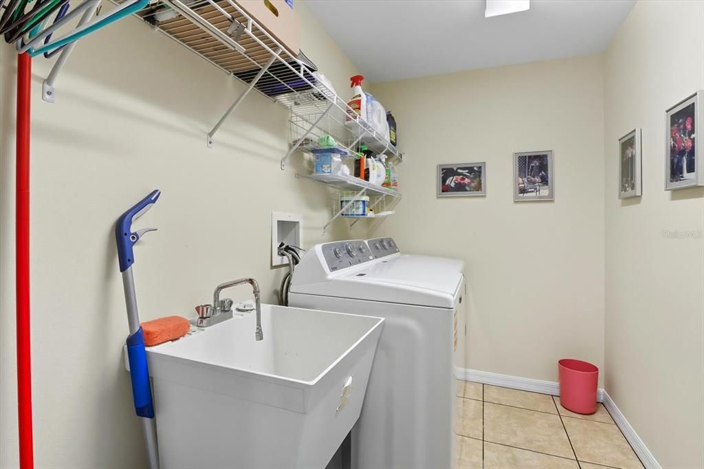 En Venta: $419,900 (3 camas, 2 baños, 2245 Pies cuadrados)