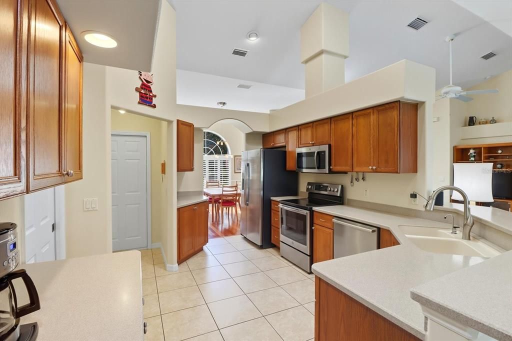 En Venta: $419,900 (3 camas, 2 baños, 2245 Pies cuadrados)