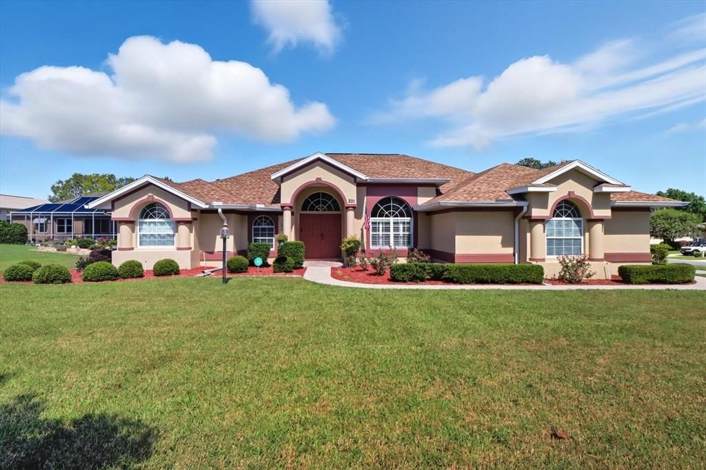 En Venta: $419,900 (3 camas, 2 baños, 2245 Pies cuadrados)