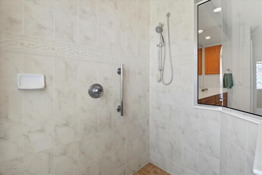 En Venta: $419,900 (3 camas, 2 baños, 2245 Pies cuadrados)