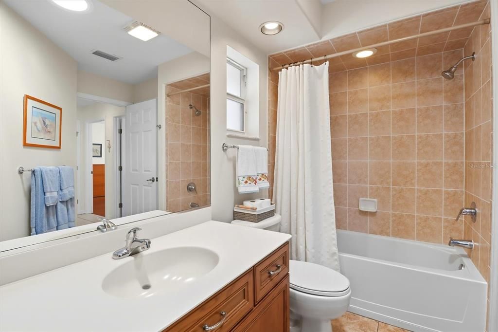 En Venta: $419,900 (3 camas, 2 baños, 2245 Pies cuadrados)