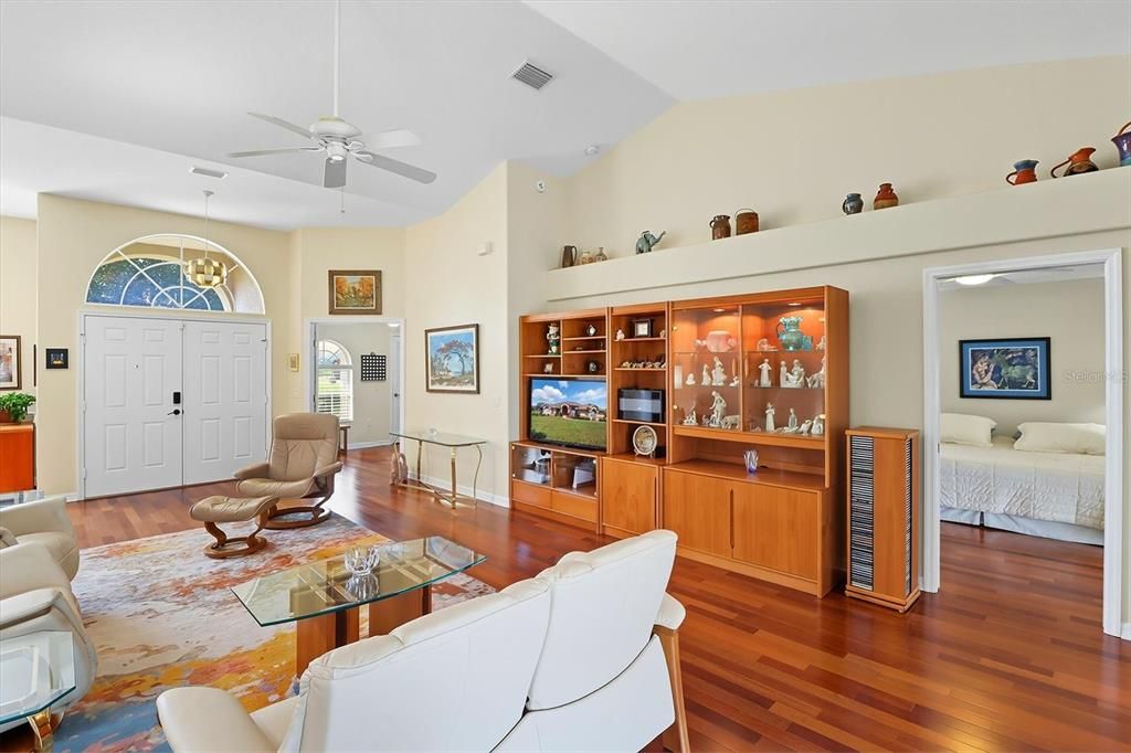 En Venta: $419,900 (3 camas, 2 baños, 2245 Pies cuadrados)