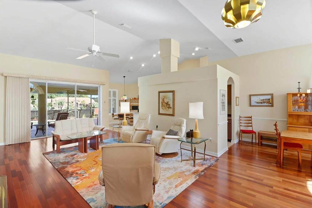 En Venta: $419,900 (3 camas, 2 baños, 2245 Pies cuadrados)