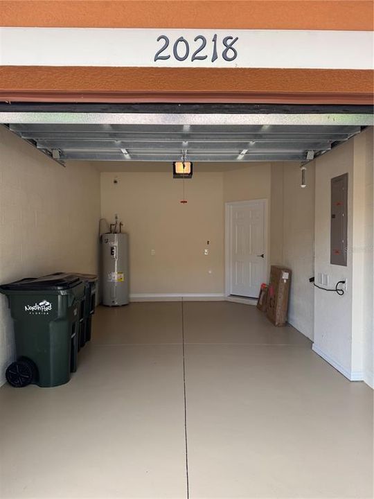 合同活跃: $265,000 (3 贝兹, 2 浴室, 1949 平方英尺)