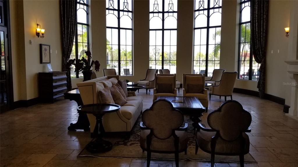 合同活跃: $265,000 (3 贝兹, 2 浴室, 1949 平方英尺)